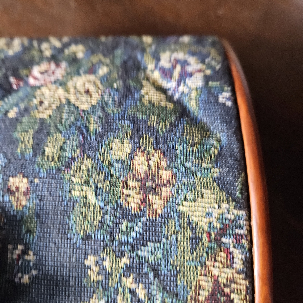 Beautiful Vintage Cross Stitch Floral Wood Tassel Jewlery Box. - Picture 10 of 14